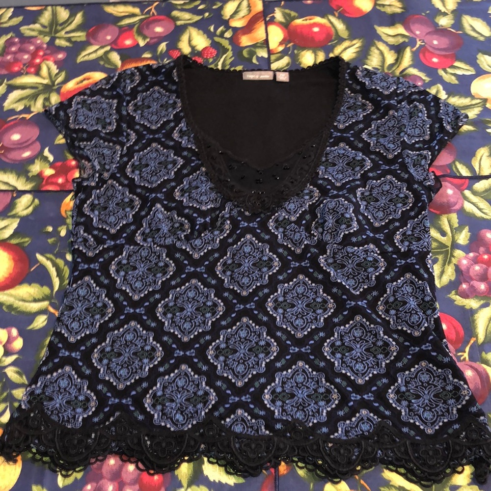 Apt. 9 petite top with lace on the bottom and on the top